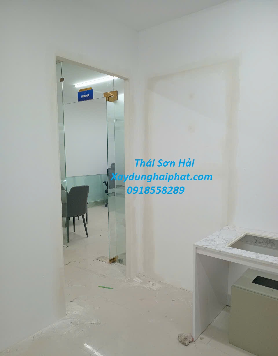 dich-vu-lan-son-nha-ben-lau-chong-tham-son-lai-nha-cu-o-HN-1