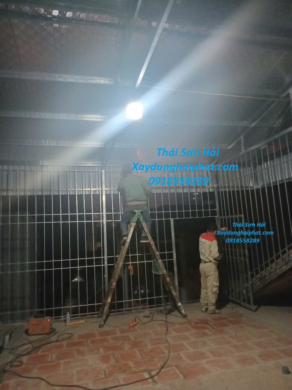 dich-vu-lap-dat-long-sat-bao-ve-chuong-cop-an-toan-chong-chom-o-HN-1