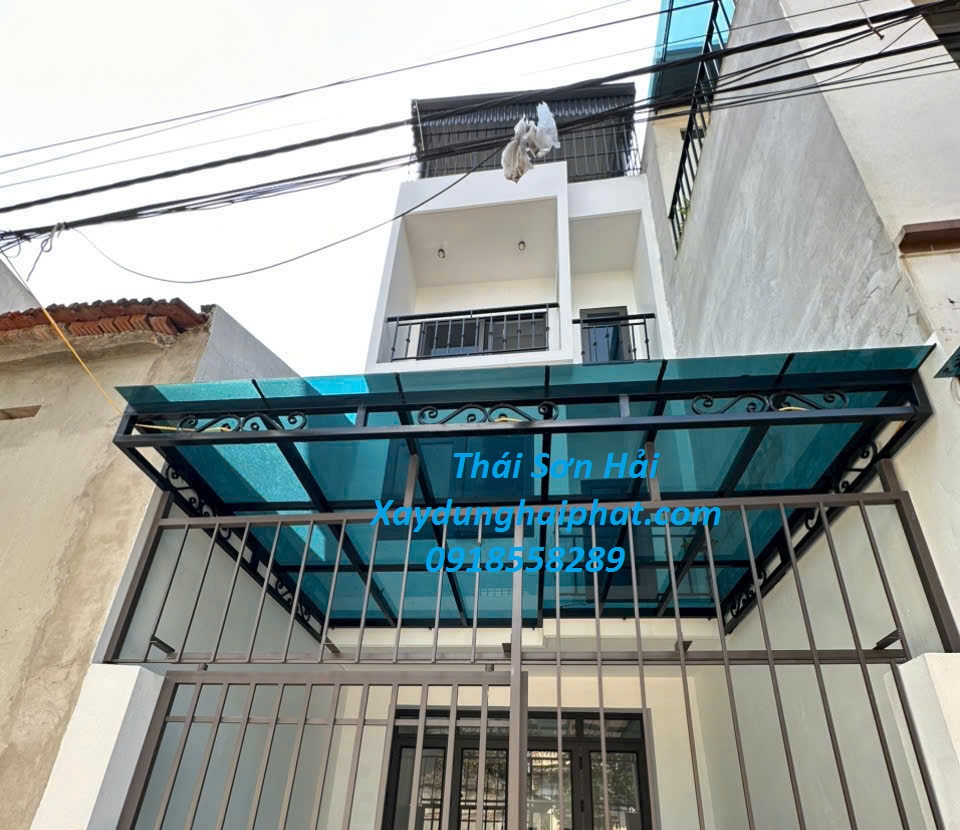 dich-vu-lap-dat-mai-nhua-poly-lay-sang-tai-Ha-Noi-6