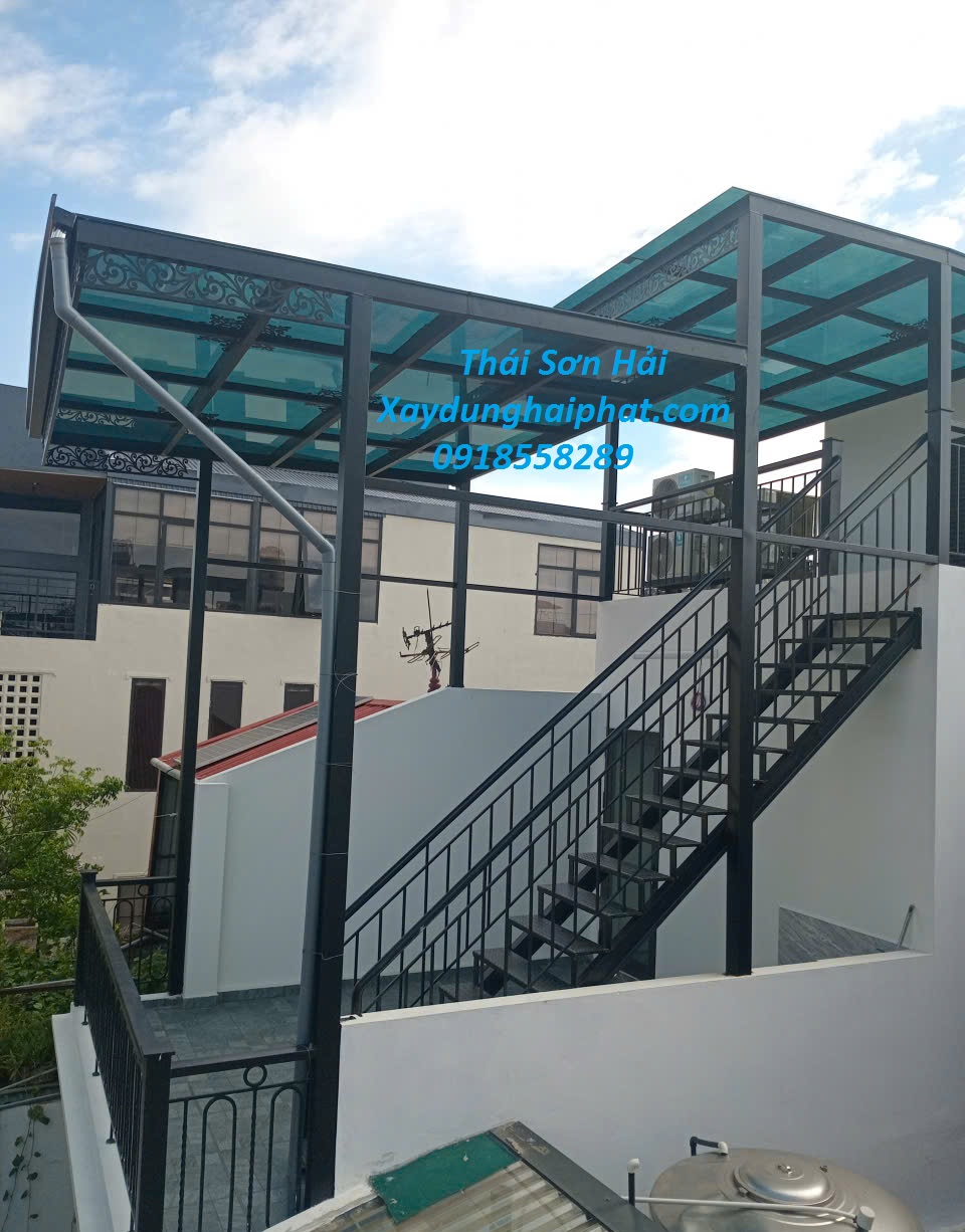 dich-vu-lap-dat-mai-nhua-poly-lay-sang-tai-Ha-Noi-7