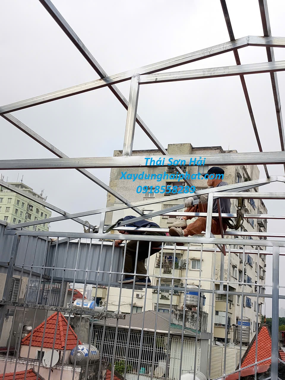 dich-vu-lap-mai-ton-gia-re-lam-mai-ton-ben-dep-tai-Ha-Noi-2