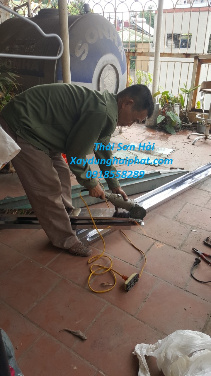 dich-vu-lap-mang-xoi-tai-nha-sua-chua-thay-mang-xoi-inox-tai-HN-3