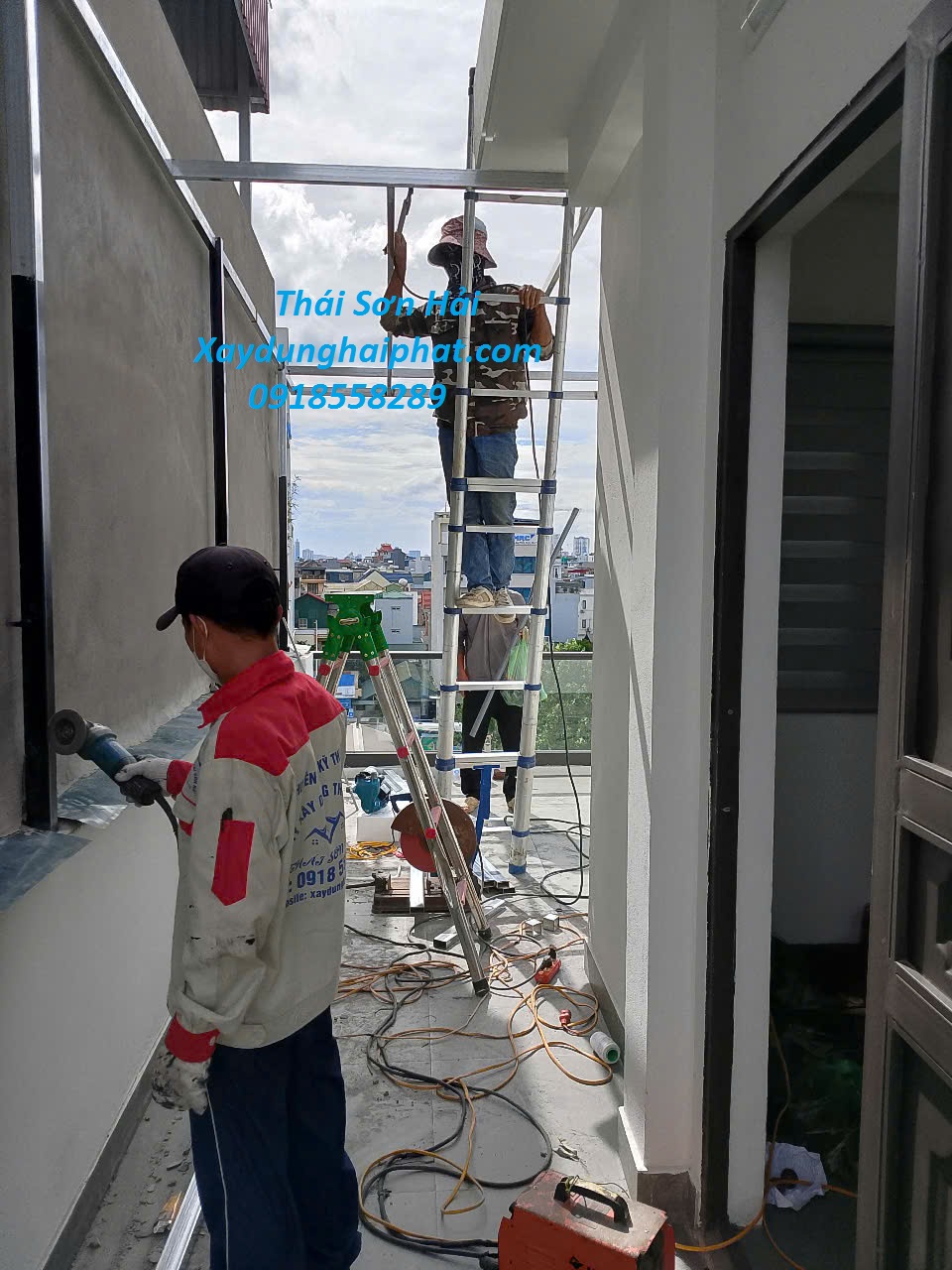 dich-vu-lop-mai-ton-cach-nhiet-cai-tao-mai-ton-nha-dan-o-Ha-Noi-1