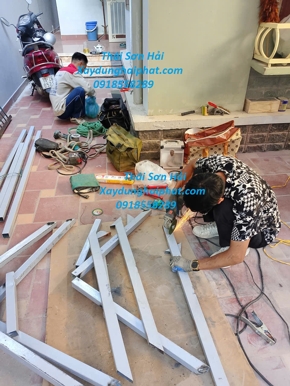 dich-vu-lop-mai-ton-cach-nhiet-cai-tao-mai-ton-nha-dan-o-Ha-Noi-2