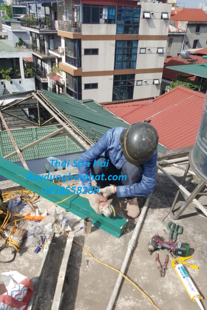 dich-vu-lop-mai-ton-tron-goi-lam-khung-sat-mai-ton-tai-Ha-Noi-3