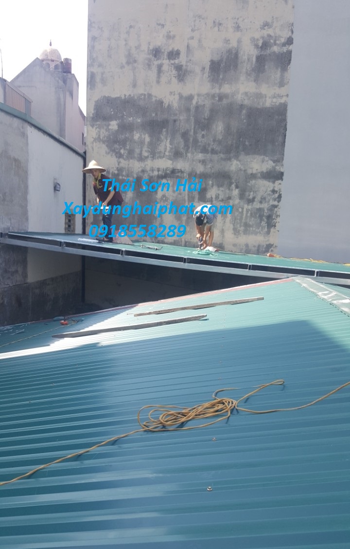 dich-vu-lop-mai-ton-tron-goi-lam-khung-sat-mai-ton-tai-Ha-Noi-5