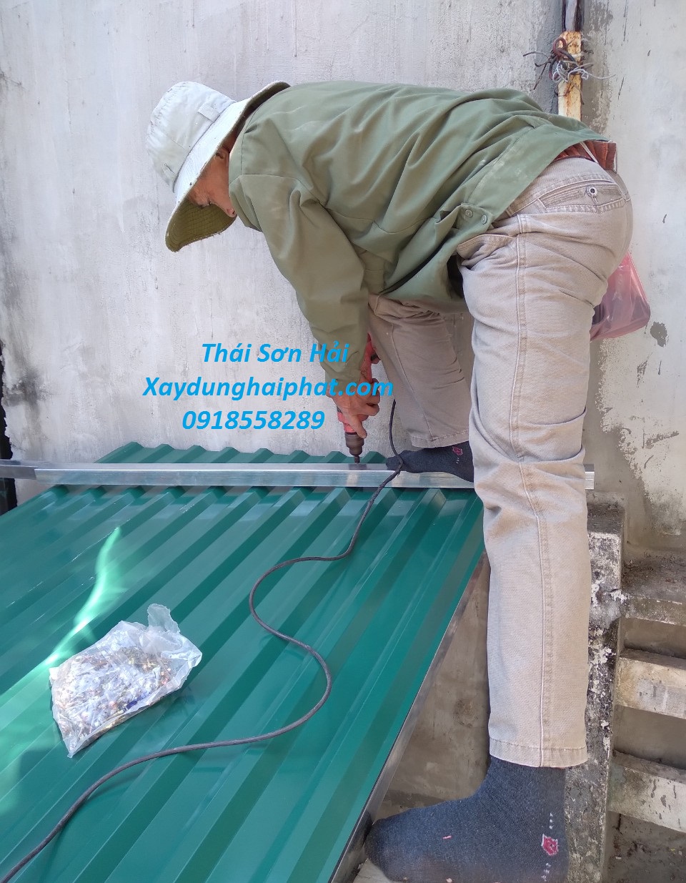 dich-vu-thay-ton-mai-cu-thay-mai-ton-cho-nha-dan-o-Ha-Noi-1