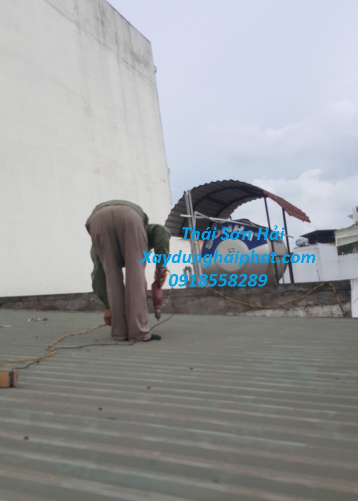 dich-vu-thay-ton-mai-cu-thay-mai-ton-cho-nha-dan-o-Ha-Noi-2