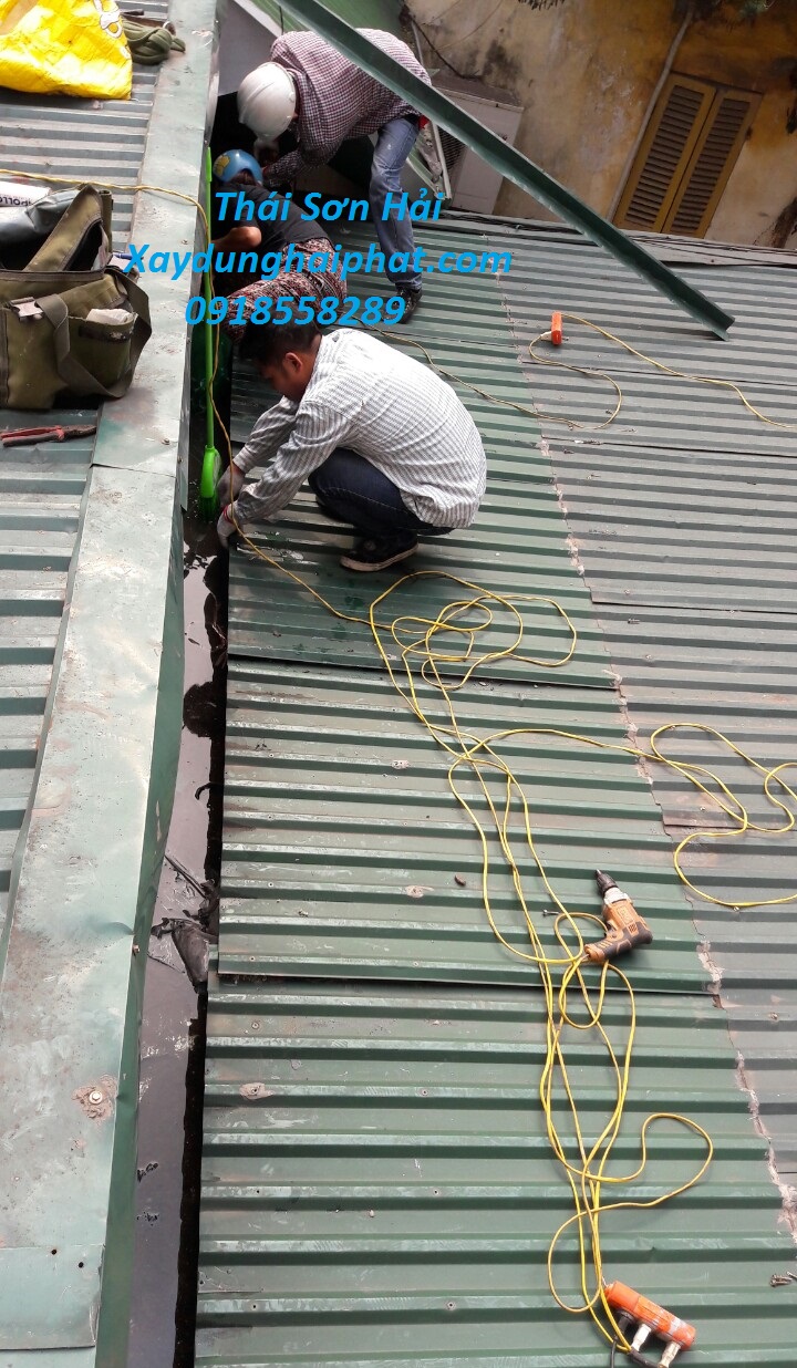 dich-vu-thay-ton-mai-cu-thay-mai-ton-cho-nha-dan-o-Ha-Noi-4