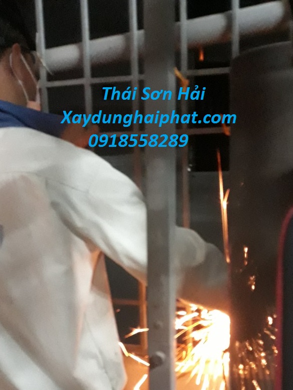 dich-vu-thi-cong-chuong-cop-sat-co-cua-thoat-hiem-o-HN-2