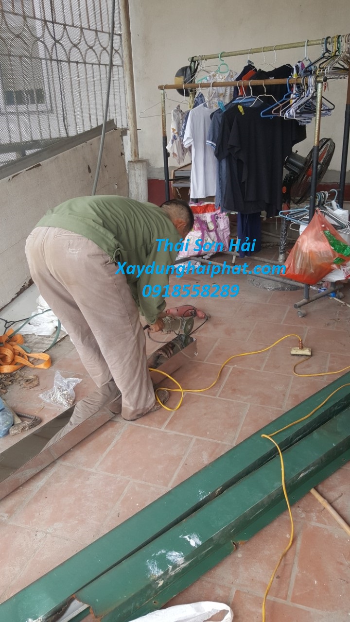 doi-ngu-tho-sua-mai-ton-lam-mang-xoi-nha-o-HN-2