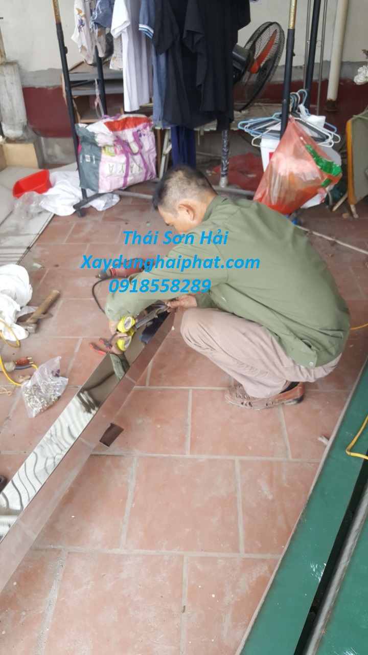 doi-ngu-tho-sua-mai-ton-lam-mang-xoi-nha-o-HN-3