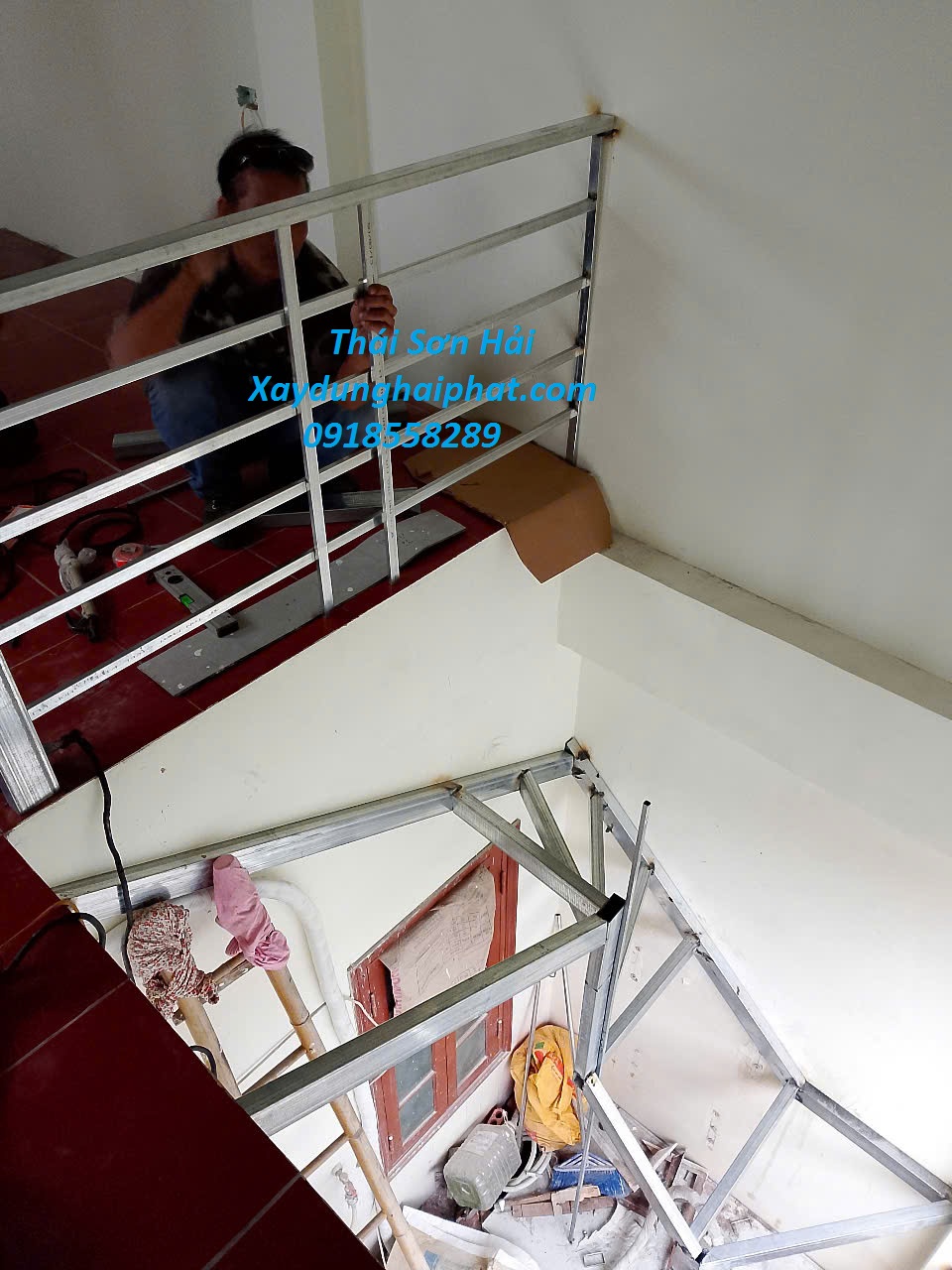 doi-tho-lam-cau-thang-inox-cau-thang-sat-chac-chan-o-HN-1