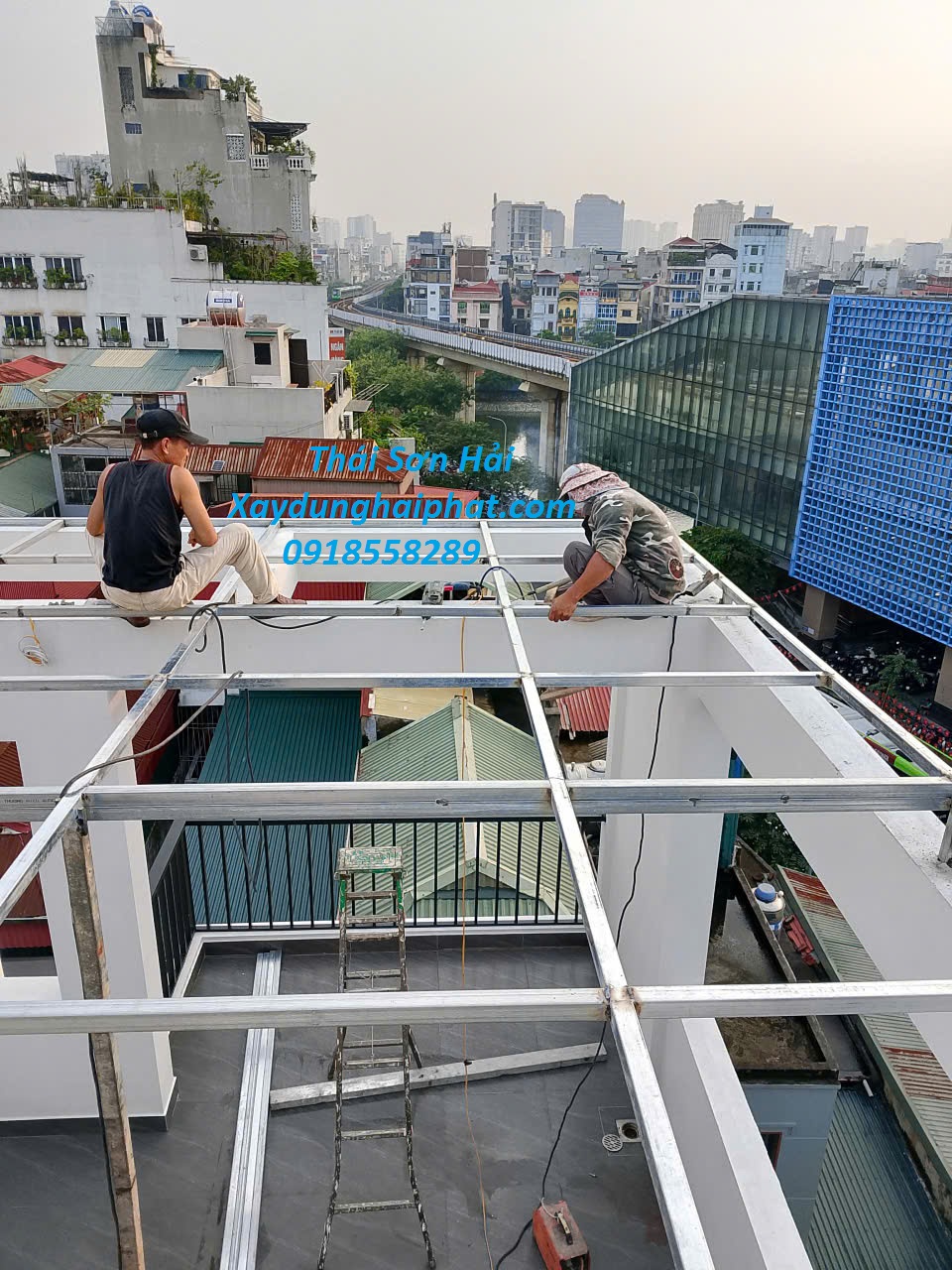 doi-tho-lam-mai-che-poly-uy-tin-lam-mai-che-nhua-Ha-Dong-2