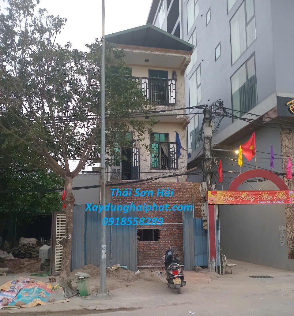 doi-tho-sua-lai-nha-cu-cai-tao-tuong-cu-o-HN-3