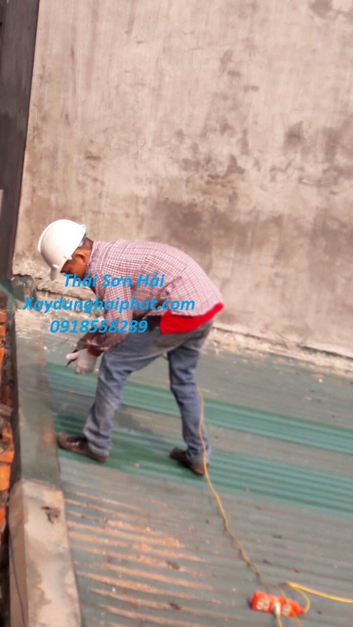 doi-tho-sua-mai-ton-Ha-Noi-chuyen-cai-tao-mai-ton-cu-bi-dot-3