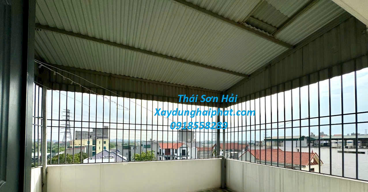 doi-tho-thi-cong-khung-bao-ve-chuong-cop-ban-cong-uy-tin-Ha-Noi-3