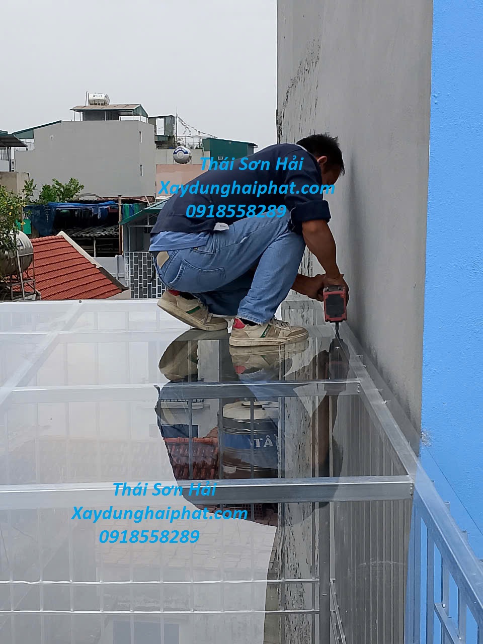 doi-tho-thi-cong-mai-che-lam-mai-che-poly-gia-re-o-HN-5
