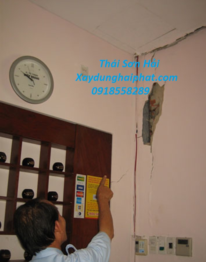 doi-tho-xu-ly-tham-co-tran-chong-tham-chong-nut-co-tran-o-HN-1