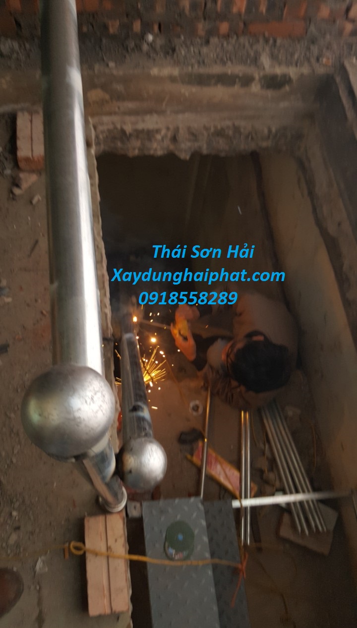 don-vi-lam-cau-thang-sat-chat-luong-lam-cau-thang-sat-chiu-luc-tot-o-HN-5