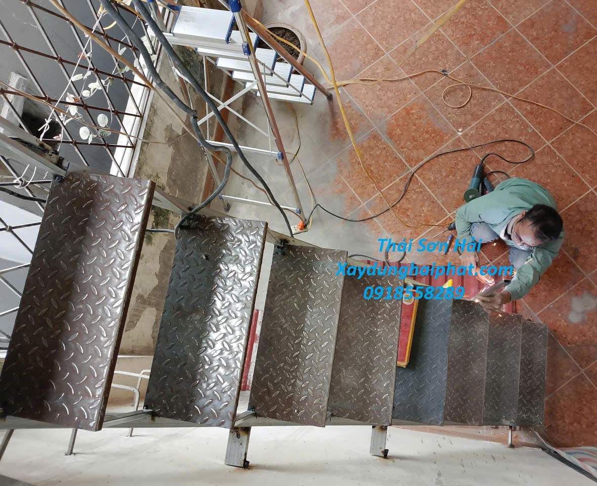 don-vi-lam-cau-thang-sat-uy-tin-cau-thang-sat-ben-dep-Ha-Noi-1