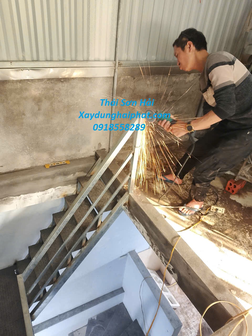 don-vi-lam-cau-thang-sat-uy-tin-cau-thang-sat-ben-dep-Ha-Noi-3