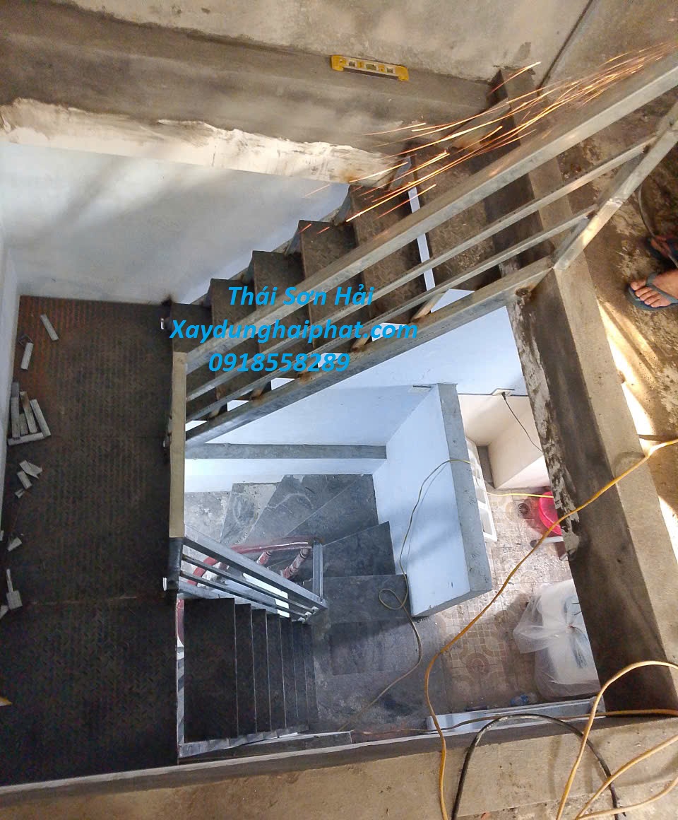 don-vi-lam-cau-thang-sat-uy-tin-cau-thang-sat-ben-dep-Ha-Noi-5