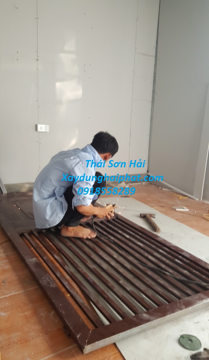 don-vi-lam-cua-sat-o-Ha-Noi-co-xuong-san-xuat-cua-sat-mai-ton-theo-yeu-cau-3