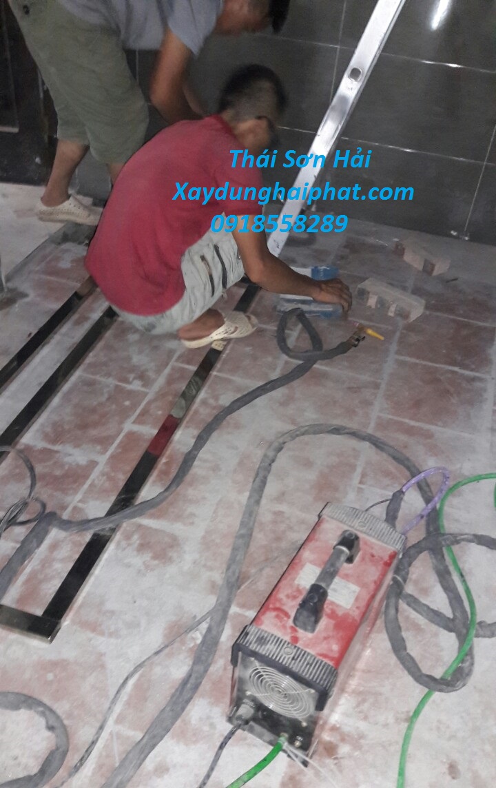 don-vi-lam-cua-sat-o-Ha-Noi-co-xuong-san-xuat-cua-sat-mai-ton-theo-yeu-cau-4