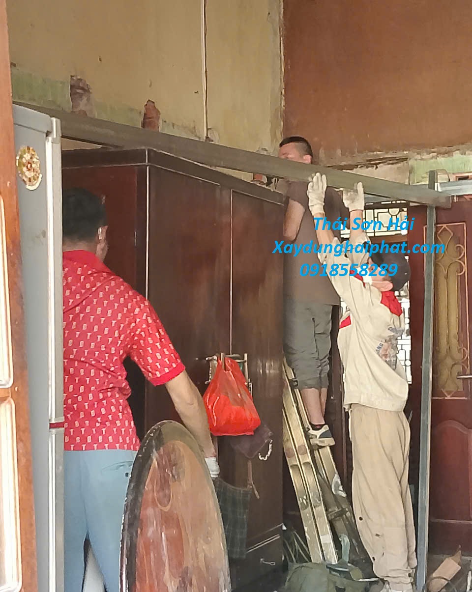 don-vi-lam-gac-xep-tai-nha-thi-cong-gac-lung-khung-thep-cho-nha-o-HN-1