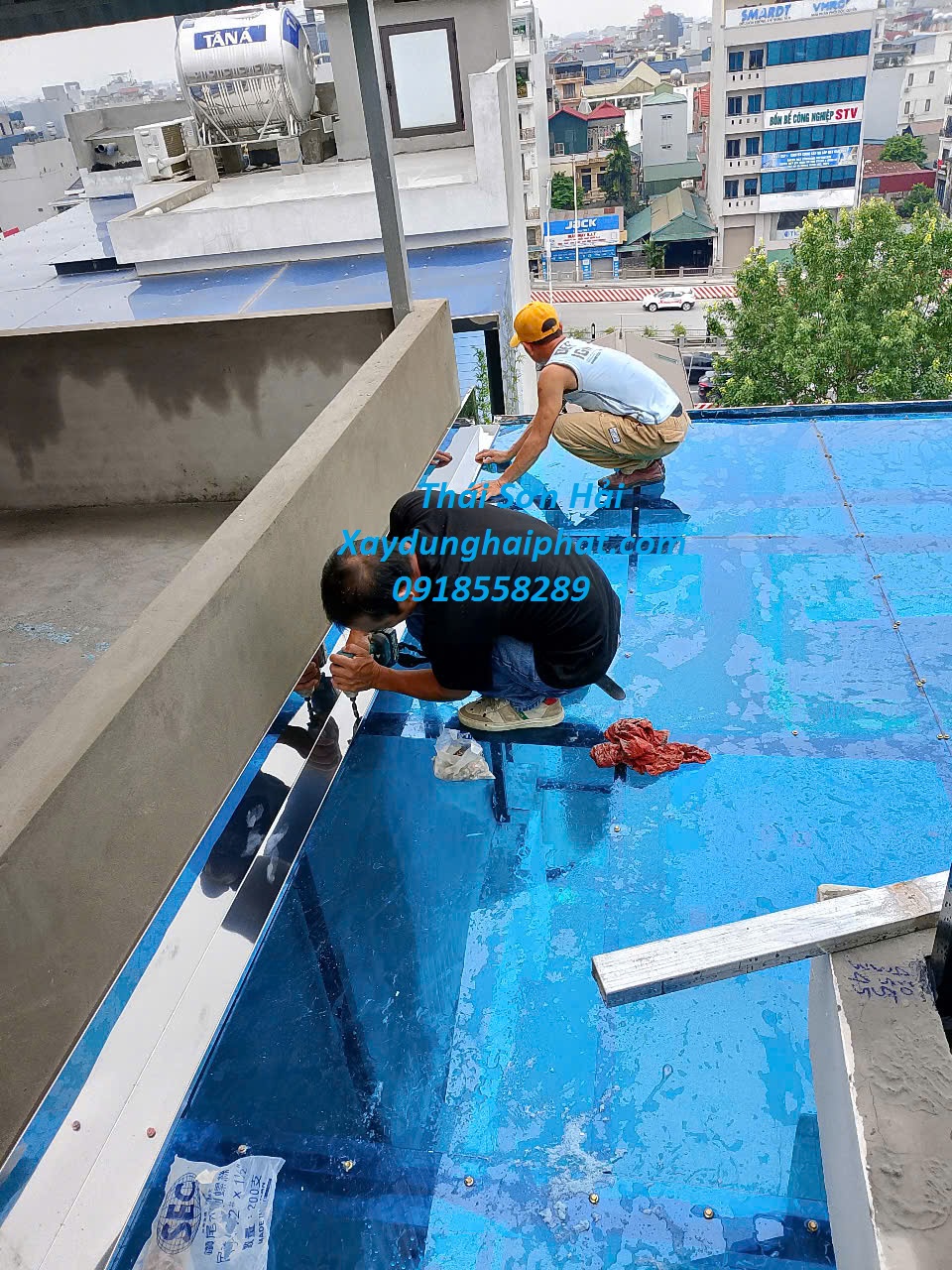 don-vi-lam-mai-nhua-poly-lam-mai-che-poly-tai-nha-o-HN-2
