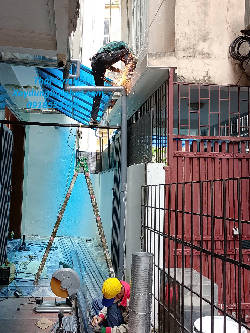 don-vi-lam-mai-nhua-poly-lam-mai-che-poly-tai-nha-o-HN-4