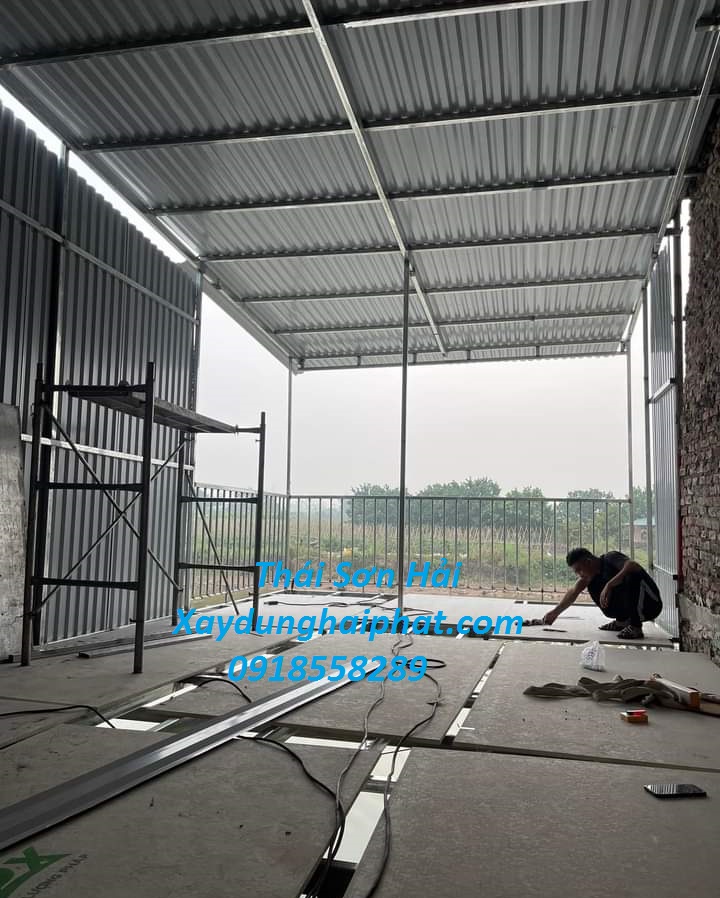 don-vi-thi-cong-gac-xep-lam-gac-lung-khong-duc-tuong-o-HN-5