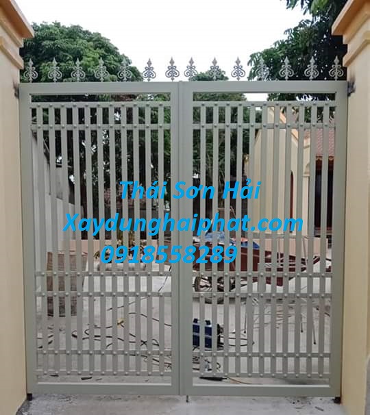 lam-chuong-cop-cau-thang-sat-cua-sat-mai-ton-theo-yeu-cau-o-HN-5