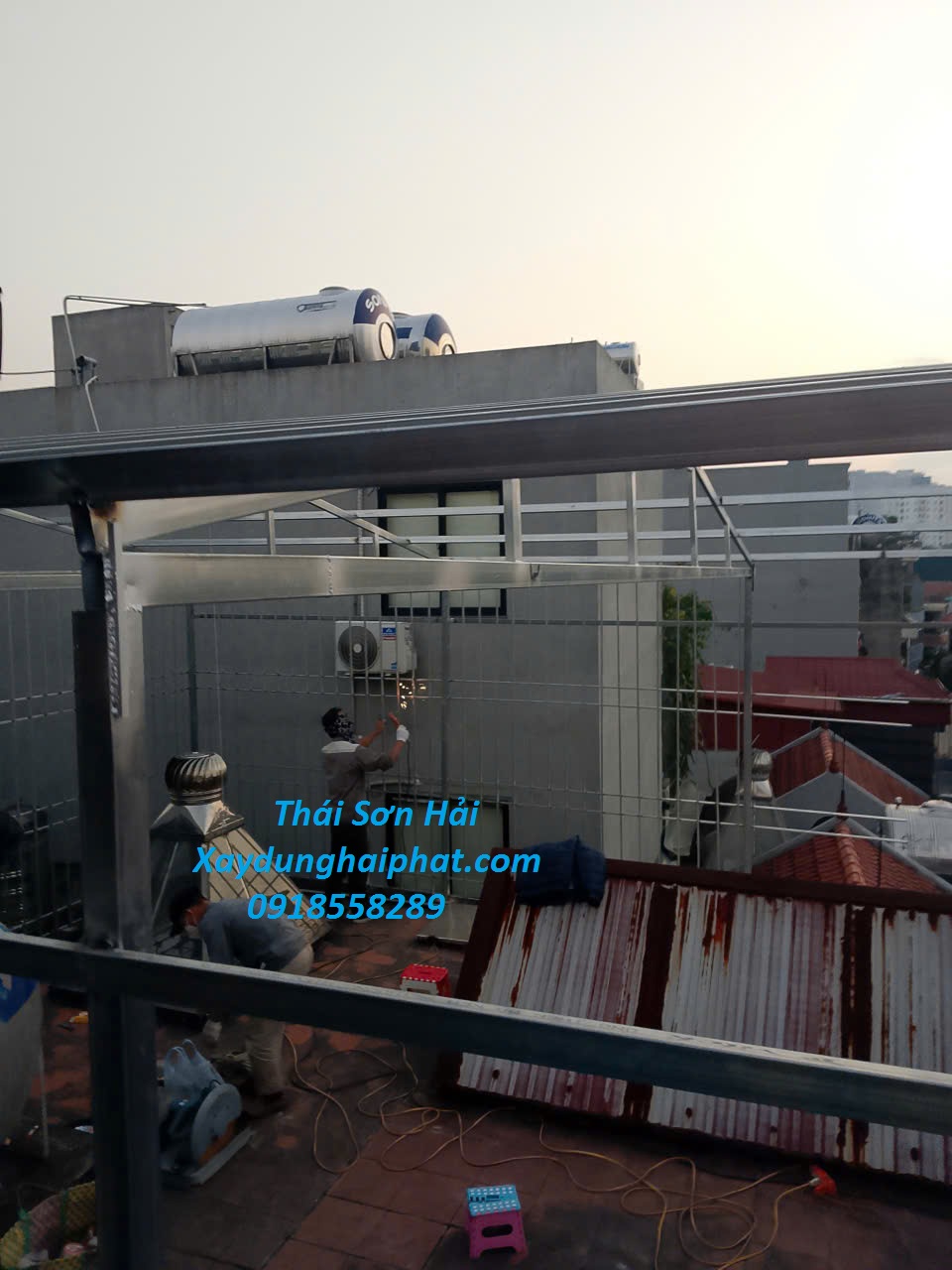 lam-cua-sat-mai-ton-chong-nong-cua-cong-sat-chong-ri-set-o-HN-5