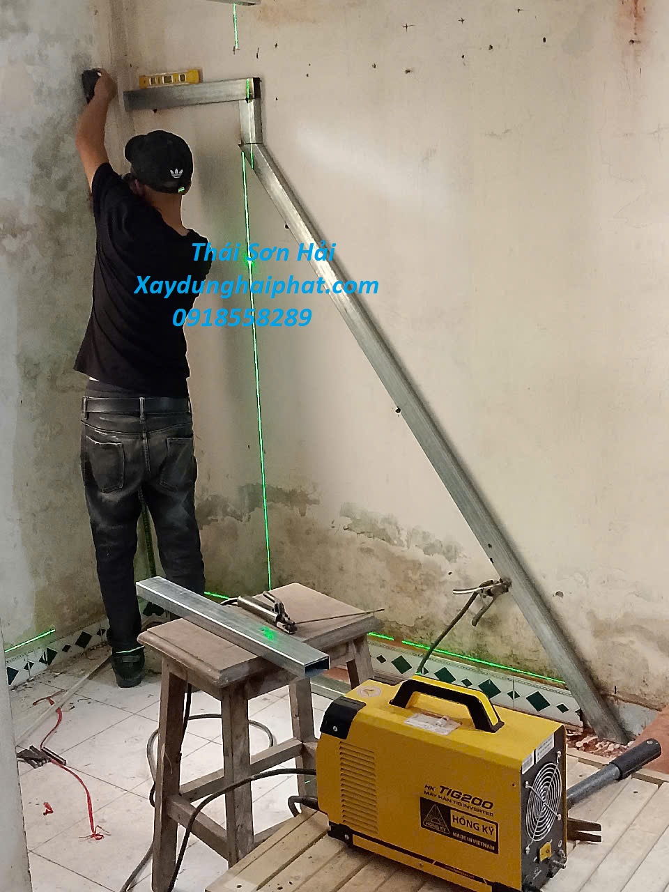 nhan-lam-gac-lung-lam-gac-lung-bang-sat-gia-dinh-tai-Ha-Noi-3