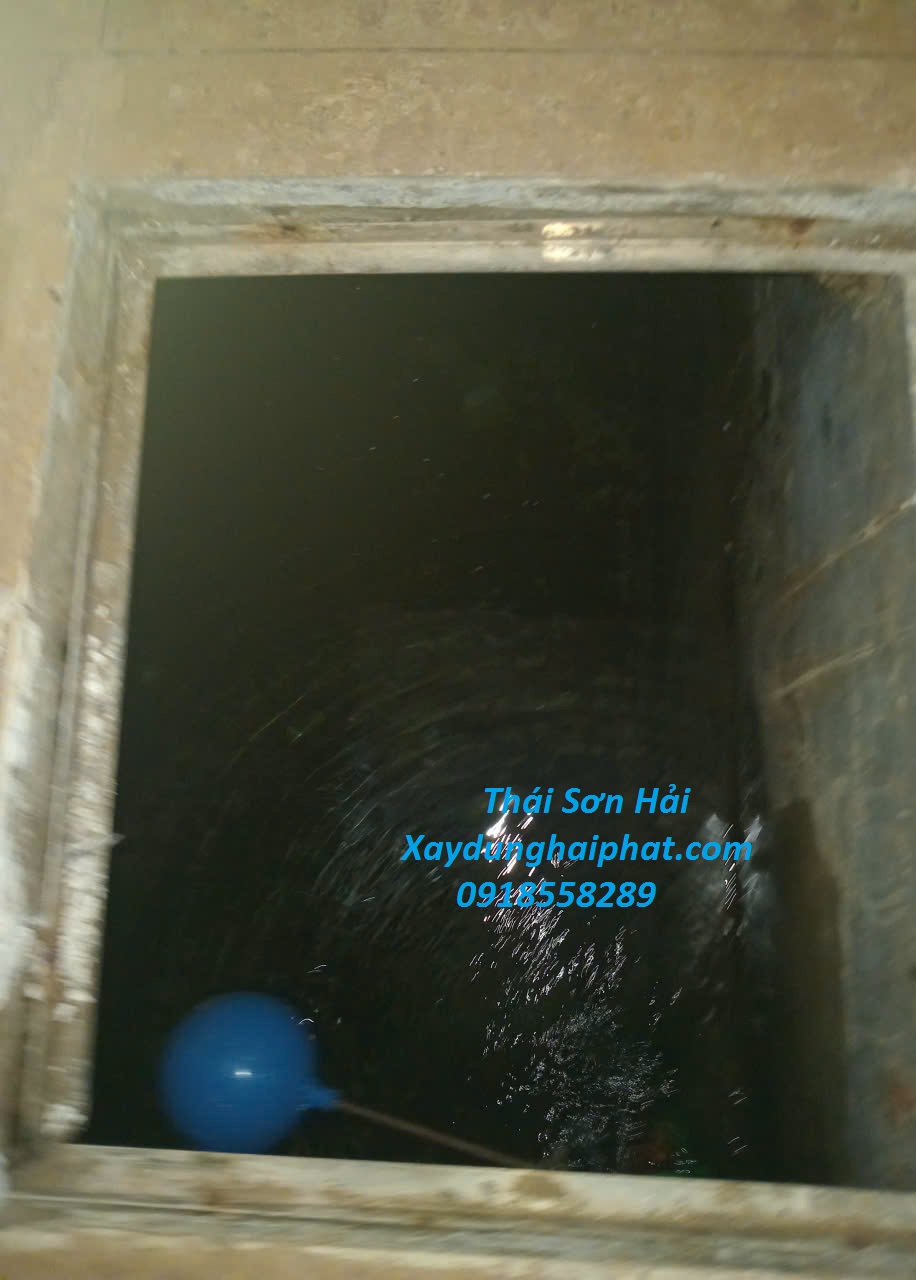 tho-chong-tham-be-nuoc-nha-dan-sua-be-nuoc-ngam-bi-nut-tai-HN-3