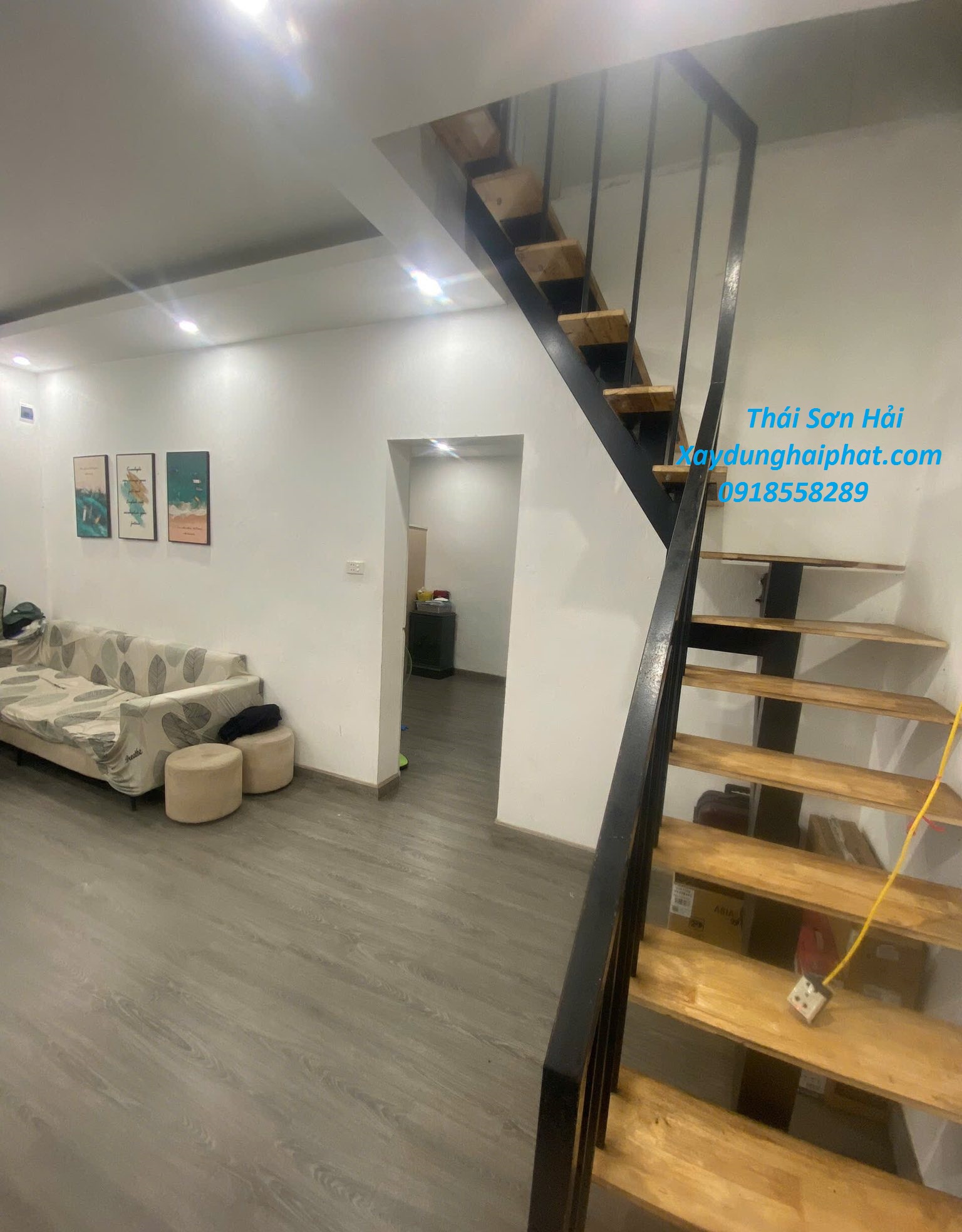 tho-co-khi-lam-lan-can-sat-lam-cau-thang-sat-tai-Thanh-Xuan-4