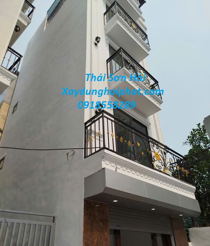 tho-co-khi-lam-lan-can-sat-lam-cau-thang-sat-tai-Thanh-Xuan-7