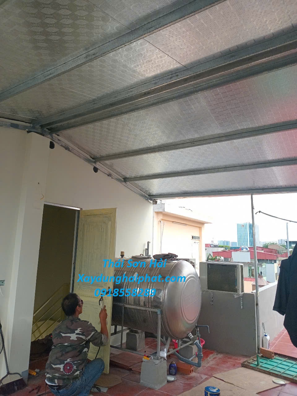 tho-han-khung-bao-ve-cua-hang-rao-sat-chong-trom-tai-HN-2