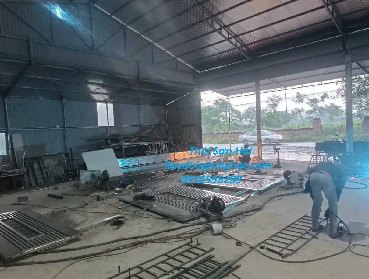 tho-han-khung-bao-ve-cua-hang-rao-sat-chong-trom-tai-HN-3