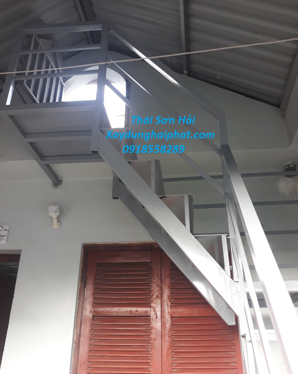 tho-lam-cau-thang-sat-chat-luong-lam-cau-thang-sat-ben-dep-tai-Ha-Noi-6