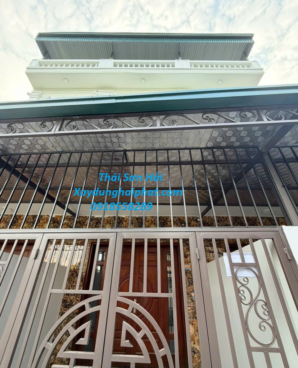 tho-lam-khung-bao-ve-chong-chom-chuong-cop-nha-pho-o-HN-5