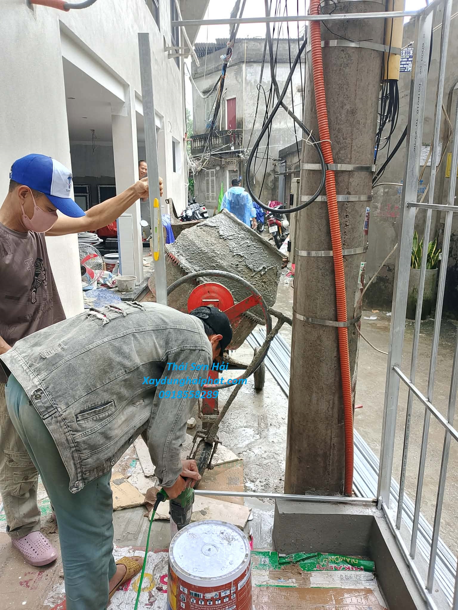 tho-lam-khung-sat-tan-noi-Ha-Noi-nhan-lamchuong-cop-ban-cong-tai-nha-2