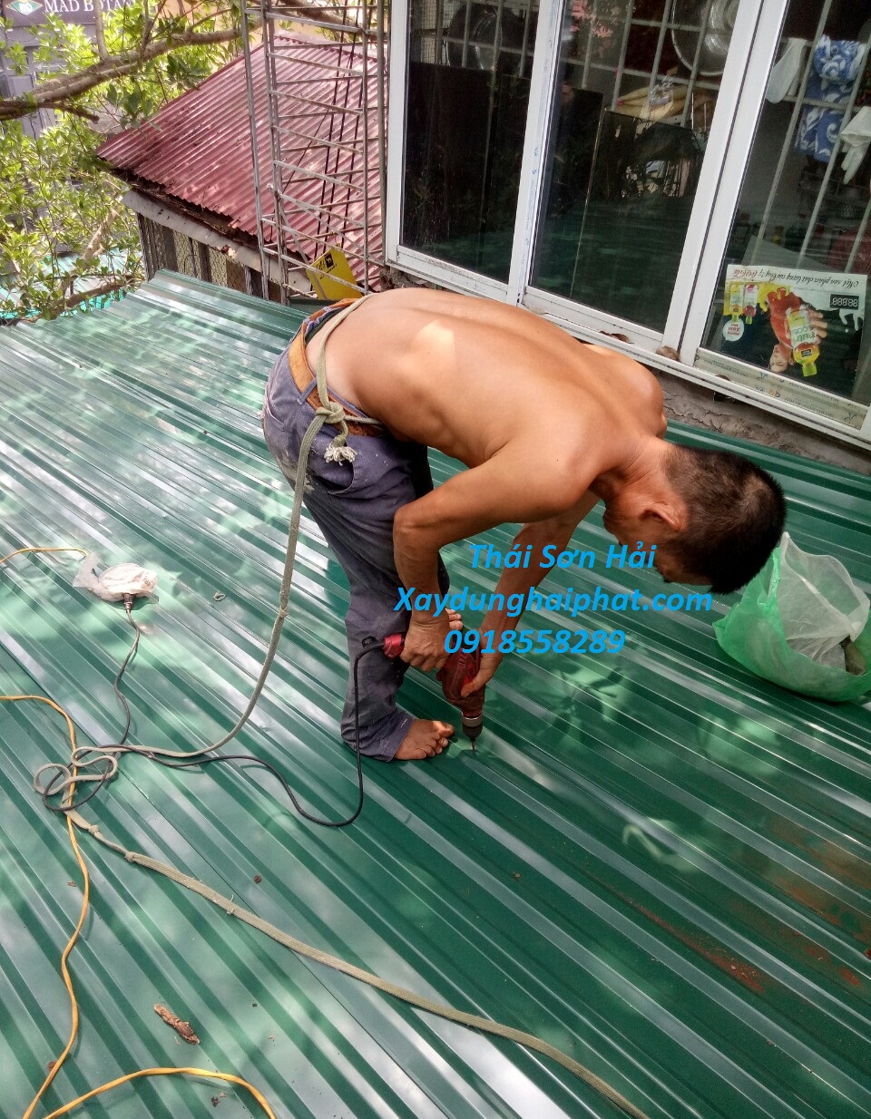 tho-lam-mai-ton-nha-dan-lam-mai-ton-tron-goi-tai-Ha-Noi-2