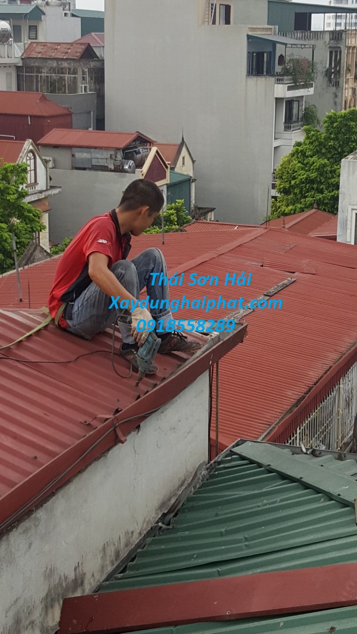 tho-sua-mai-ton-chuyen-nghiep-chong-tham-dot-mai-ton-o-HN-6