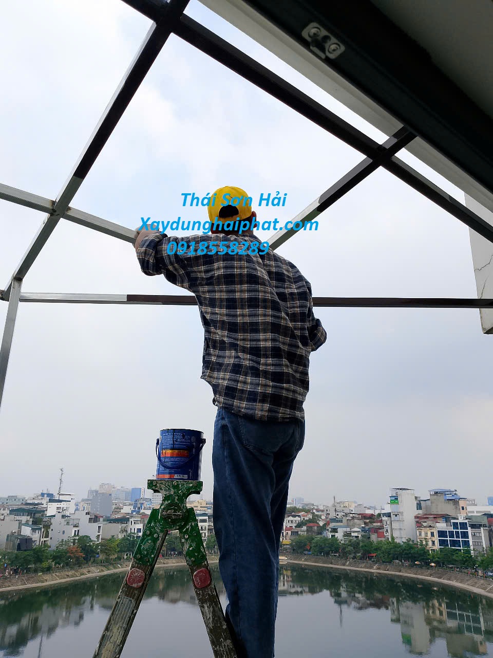 tho-thi-cong-mai-poly-gia-hop-ly-thay-mai-poly-cu-tai-Ha-Noi-4