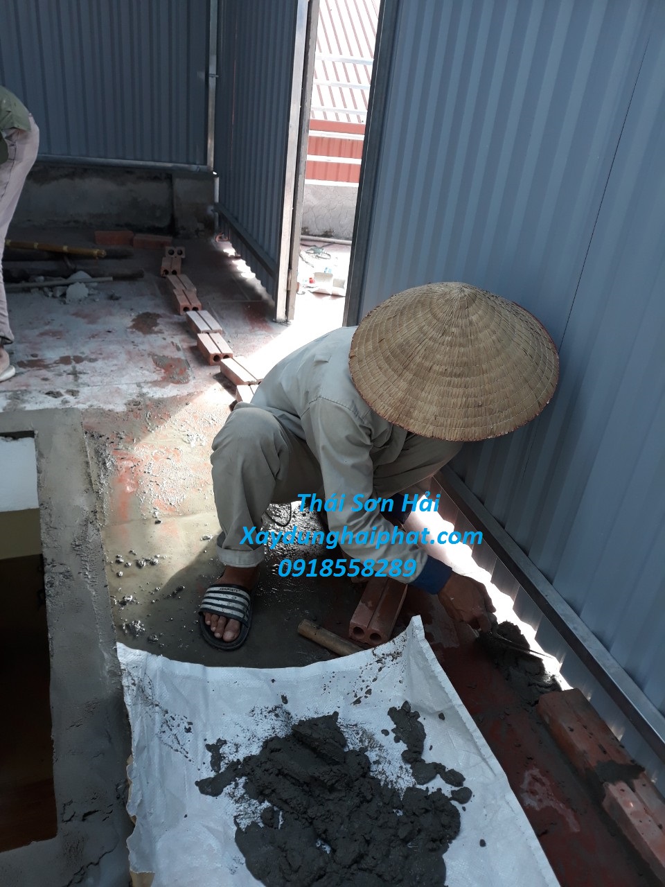 thue-tho-sua-nha-cai-tao-can-ho-tap-the-Ha-Noi-1