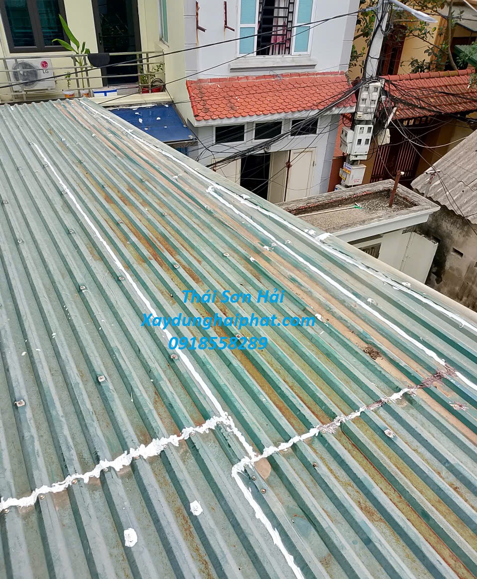 xu-ly-mai-ton-bi-dot-nuoc-chong-dot-mai-ton-gia-re-o-HN-3