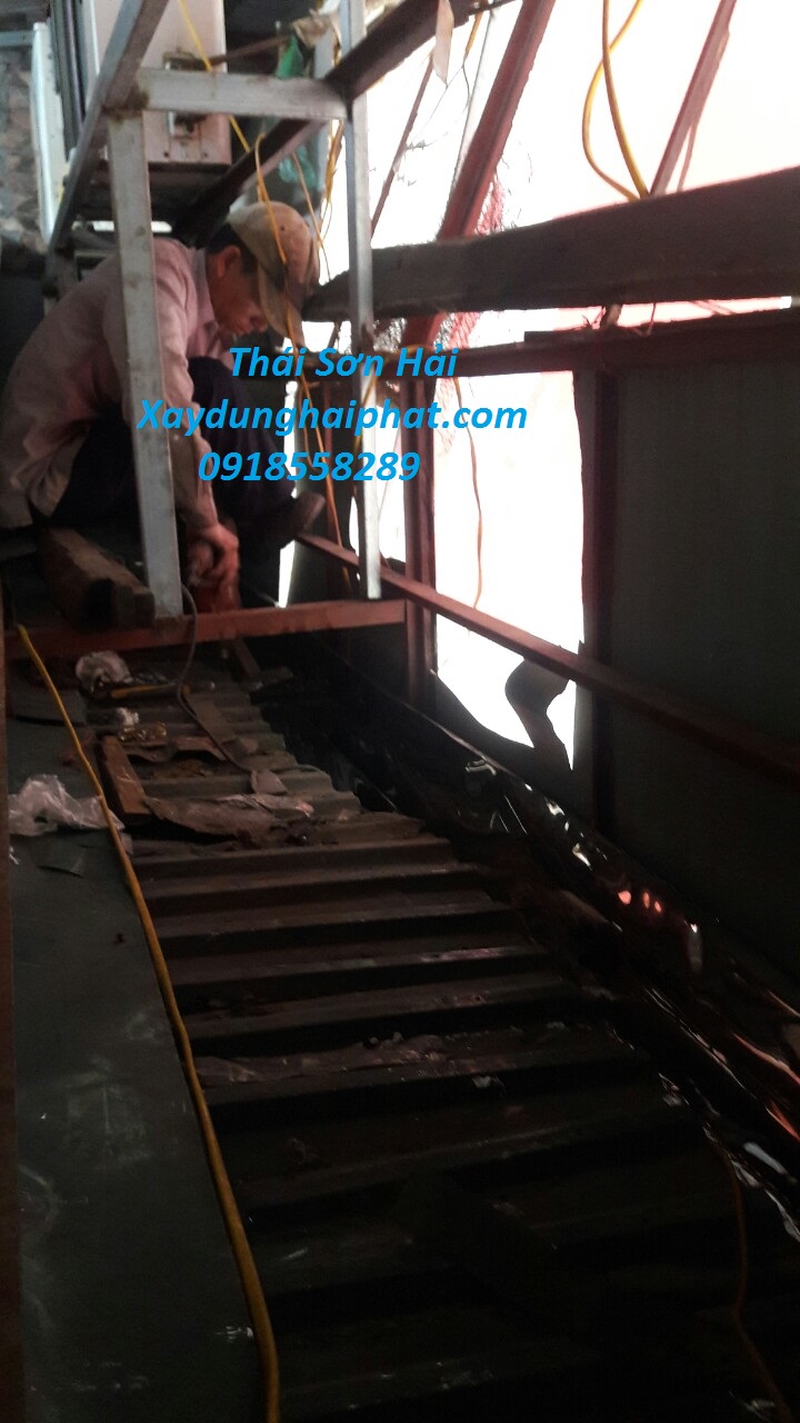 xu-ly-mai-ton-bi-dot-nuoc-chong-dot-mai-ton-gia-re-o-HN-4